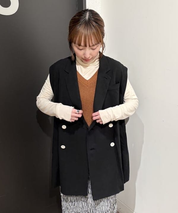 makita mikaさんの「BEAMS WOMEN｜AK+1 / ベルテッド ジレ」を使ったコーディネート