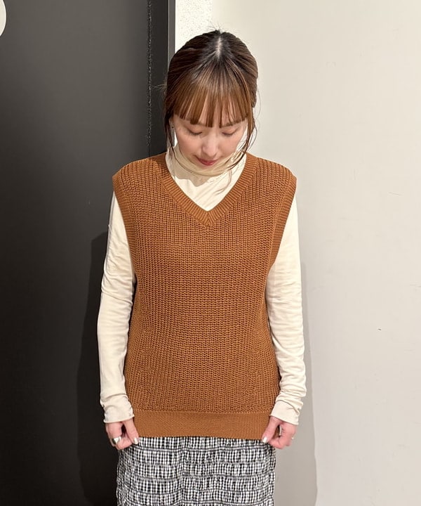 makita mikaさんの「BEAMS WOMEN｜AK+1 / ベルテッド ジレ」を使ったコーディネート