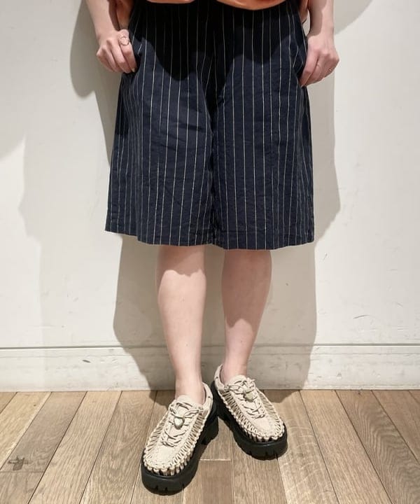 IZUMI MAYUMIさんの「BEAMS WOMEN｜KEEN / UNEEK PLT サンダル」を使ったコーディネート