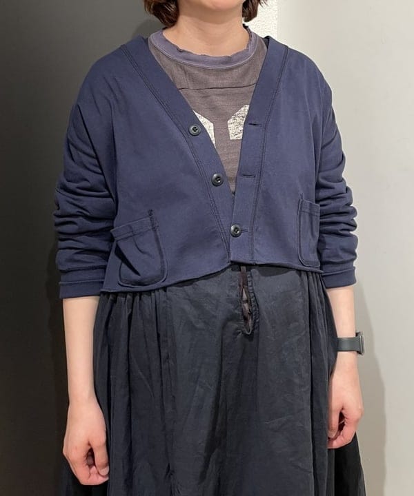 みかみさんの「BEAMS WOMEN｜カットオフ Vネック カーディガン」を使ったコーディネート