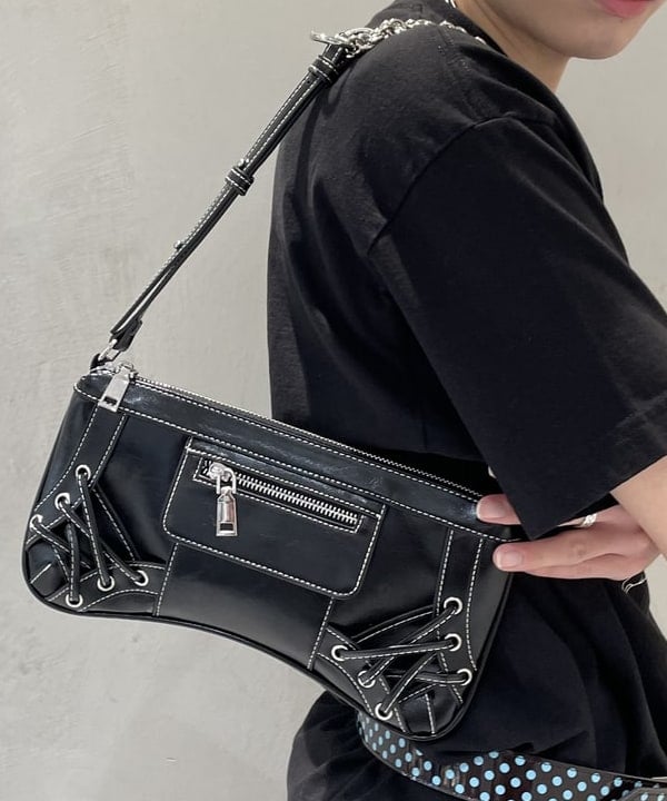 マツミヤさんの「BEAMS WOMEN｜【別注】City Lights Bookstore / UP STAR Tシャツ」を使ったコーディネート