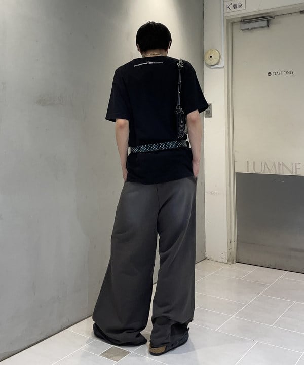 マツミヤさんの「BEAMS WOMEN｜【別注】City Lights Bookstore / UP STAR Tシャツ」を使ったコーディネート