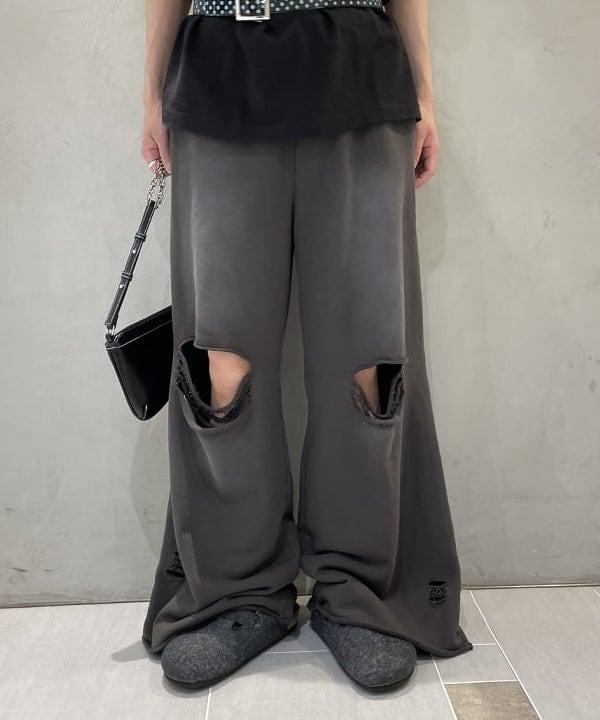 マツミヤさんの「BEAMS WOMEN｜【別注】City Lights Bookstore / UP STAR Tシャツ」を使ったコーディネート