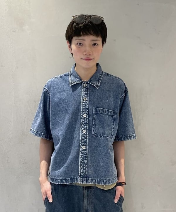 マツミヤさんの「BEAMS WOMEN｜ショート デニム シャツ」を使ったコーディネート