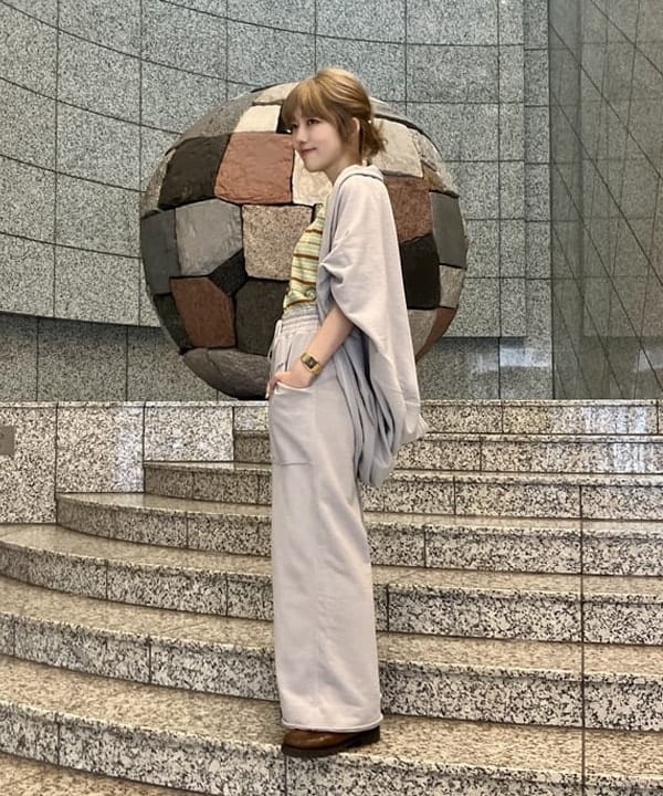 小原 もこさんの「BEAMS WOMEN｜ボーイ ジャカード ラグラン ショートスリーブ」を使ったコーディネート