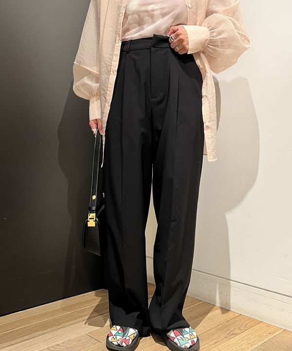 吉田 奈央さんの「BEAMS WOMEN｜シアー ボリューム スリーブ シャツ」を使ったコーディネート