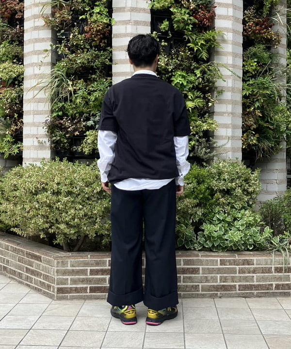 赤羽 花さんの「BEAMS WOMEN｜【別注】City Lights Bookstore / Pat Ryan Tシャツ」を使ったコーディネート