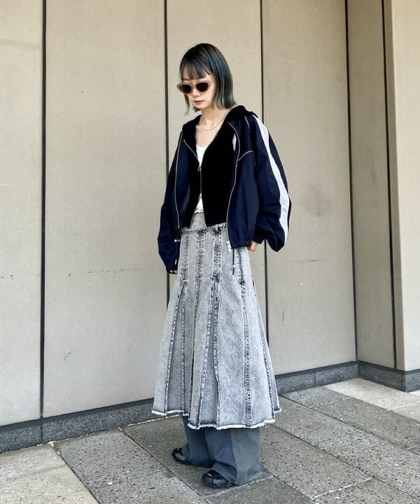 むりょさんの「BEAMS WOMEN｜デニム タック ミディアム スカート」を使ったコーディネート