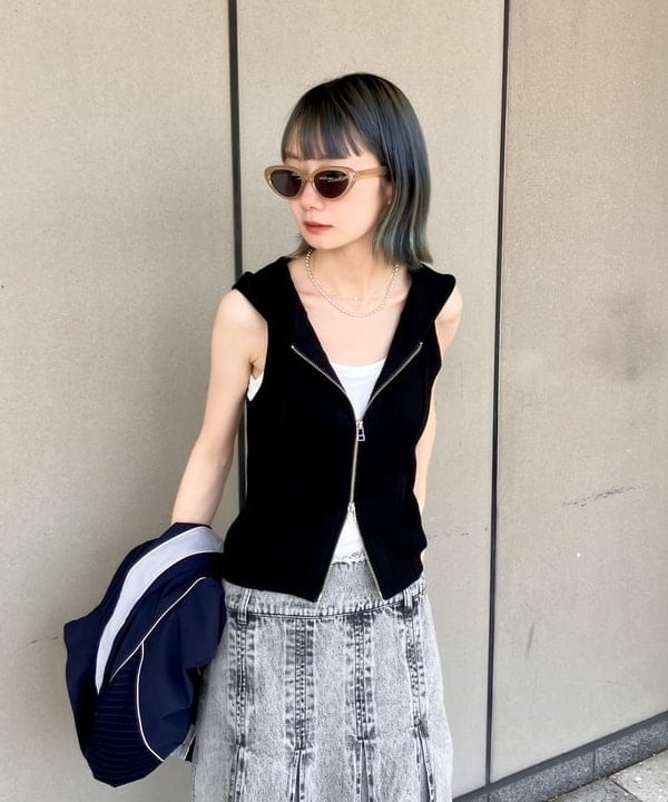 むりょさんの「BEAMS WOMEN｜デニム タック ミディアム スカート」を使ったコーディネート