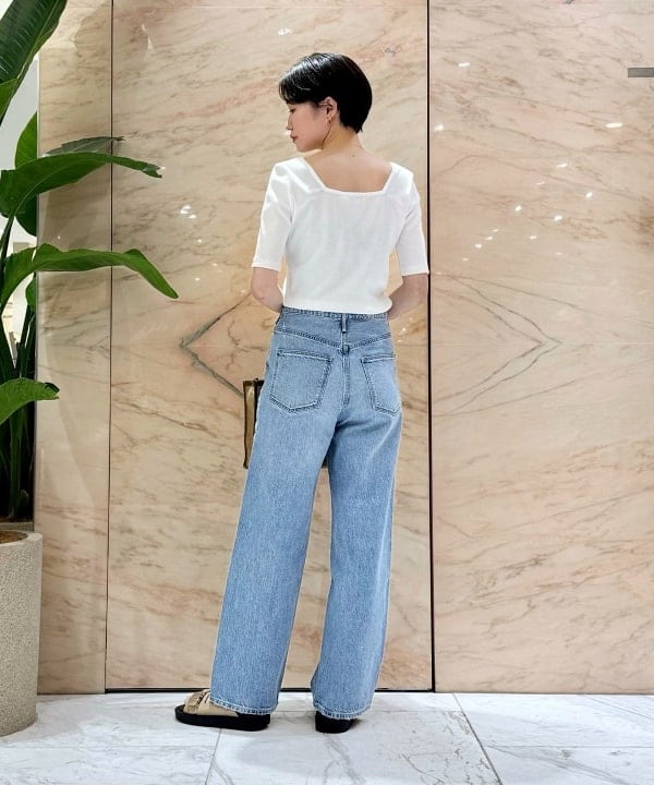 SANOさんの「BEAMS WOMEN｜【別注】スタイリスト佐藤佳菜子 × SLOANE / スクエアネック リブTシャツ」を使ったコーディネート