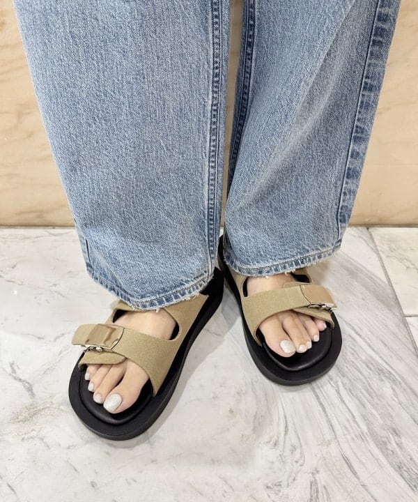 SANOさんの「BEAMS WOMEN｜【別注】スタイリスト佐藤佳菜子 × SLOANE / スクエアネック リブTシャツ」を使ったコーディネート