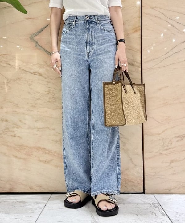 SANOさんの「BEAMS WOMEN｜【別注】スタイリスト佐藤佳菜子 × SLOANE / スクエアネック リブTシャツ」を使ったコーディネート