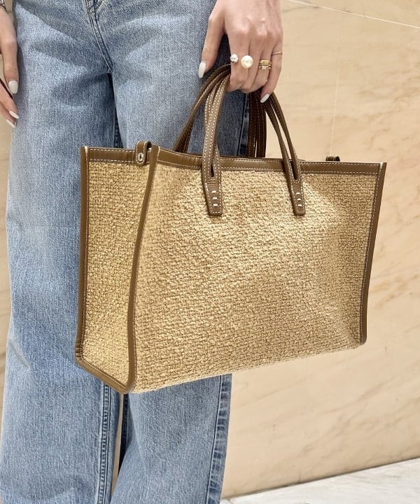 SANOさんの「BEAMS WOMEN｜【別注】スタイリスト佐藤佳菜子 × SLOANE / スクエアネック リブTシャツ」を使ったコーディネート