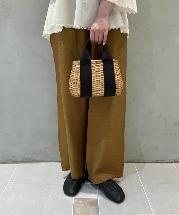 CHIHIROさんの「BEAMS WOMEN｜Devotion TWINS / エンブロイダリートリム ブラウス」を使ったコーディネート