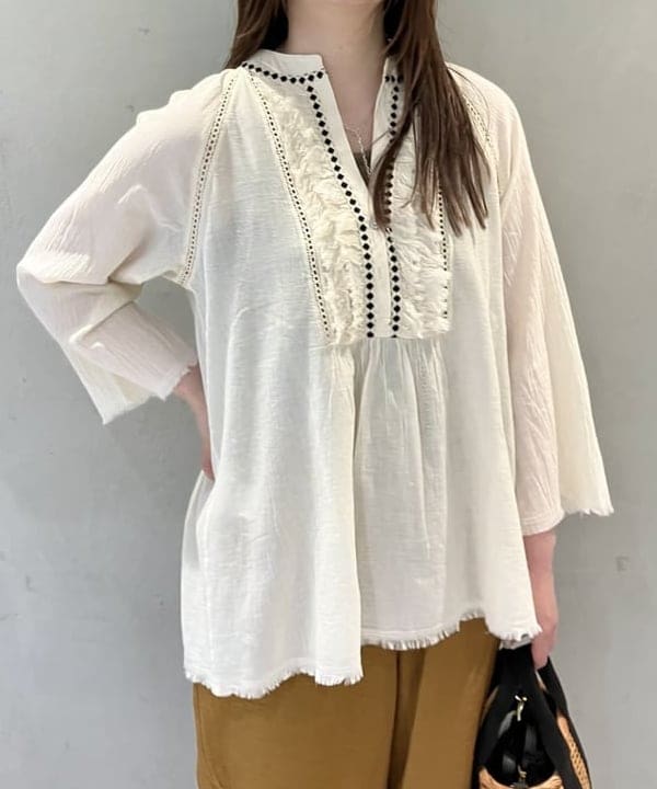 CHIHIROさんの「BEAMS WOMEN｜Devotion TWINS / エンブロイダリートリム ブラウス」を使ったコーディネート