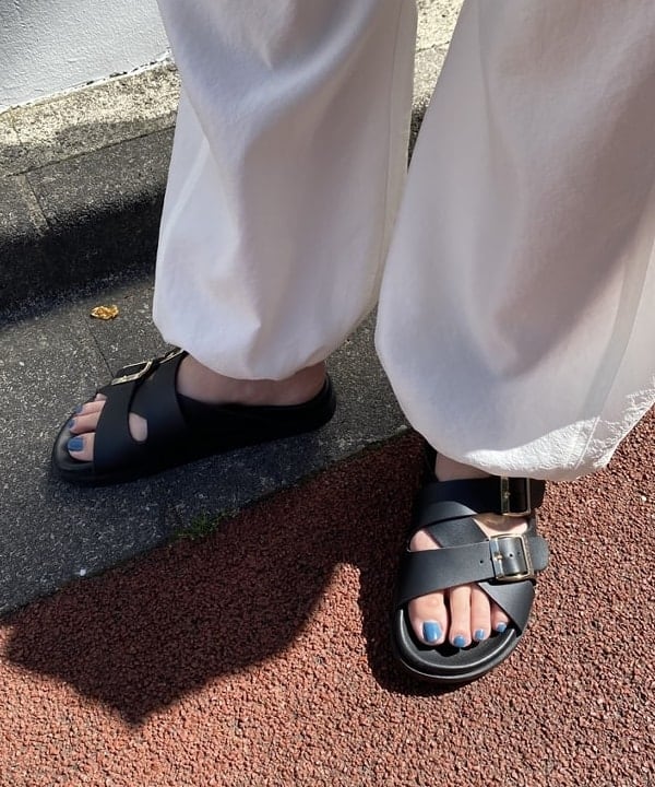 ayaさんの「BEAMS WOMEN｜PLAKTON / ダブル バックル サンダル」を使ったコーディネート