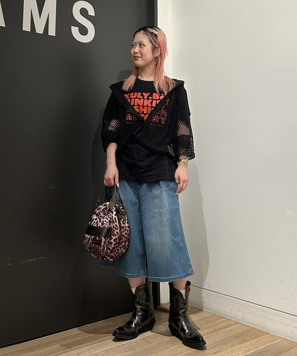 安藤 菜央さんの「BEAMS WOMEN｜【別注】BRIEFING / ヘルメット バッグ レオパード」を使ったコーディネート