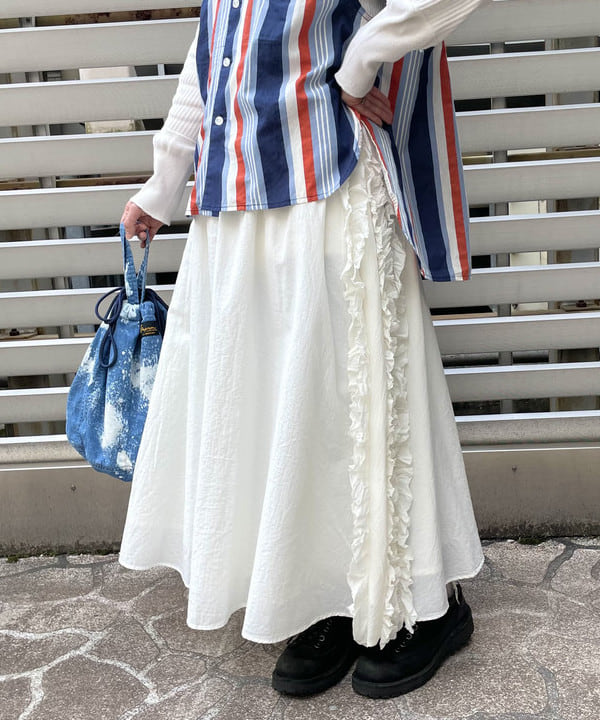 コウリキ　マミさんの「BEAMS WOMEN｜ドビー フリル スカート」を使ったコーディネート
