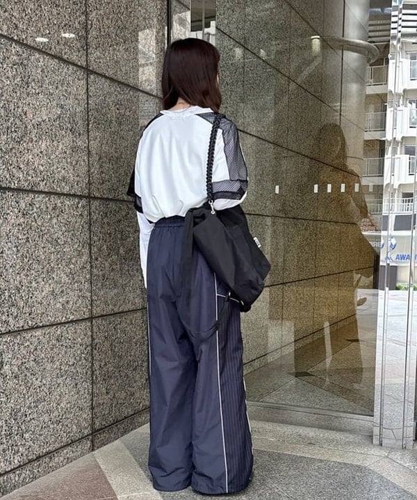 はやしあかねさんの「BEAMS WOMEN｜ストライプ キリカエ トラックパンツ」を使ったコーディネート