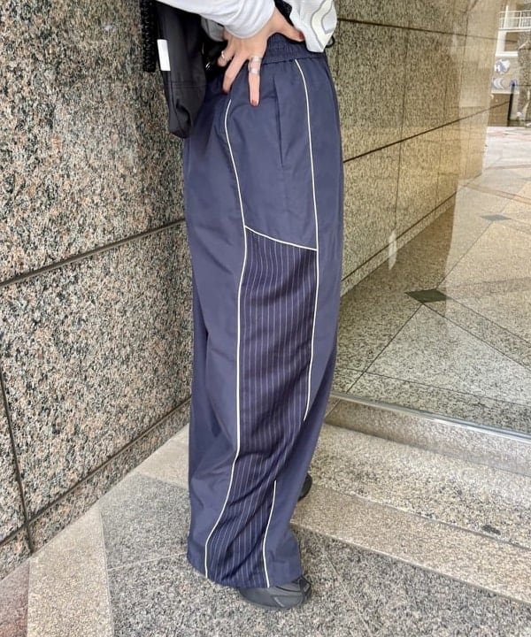 はやしあかねさんの「BEAMS WOMEN｜ストライプ キリカエ トラックパンツ」を使ったコーディネート