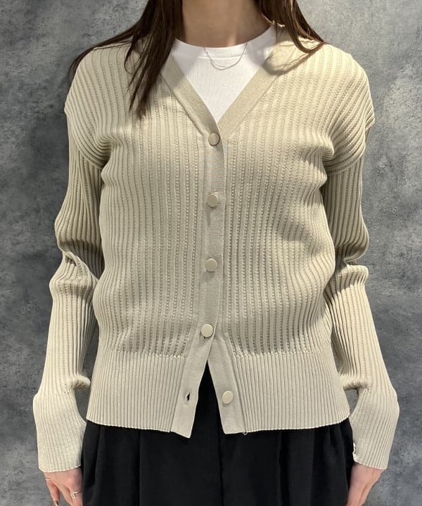 nodokaさんの「BEAMS WOMEN｜【別注】スタイリスト佐藤佳菜子 × SLOANE / リブ カーディガン」を使ったコーディネート