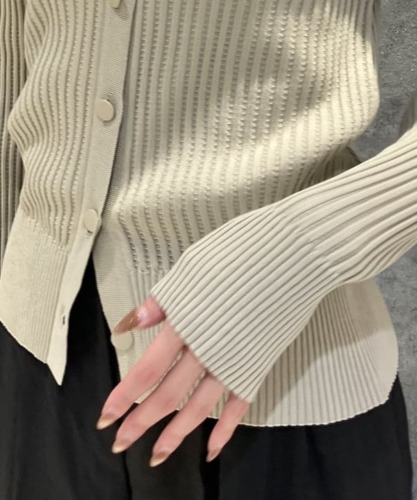 nodokaさんの「BEAMS WOMEN｜【別注】スタイリスト佐藤佳菜子 × SLOANE / リブ カーディガン」を使ったコーディネート