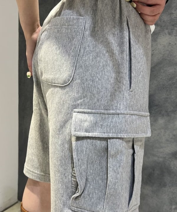 星野 真依さんの「BEAMS WOMEN｜【別注】Champion / スウェット カーゴショーツ」を使ったコーディネート
