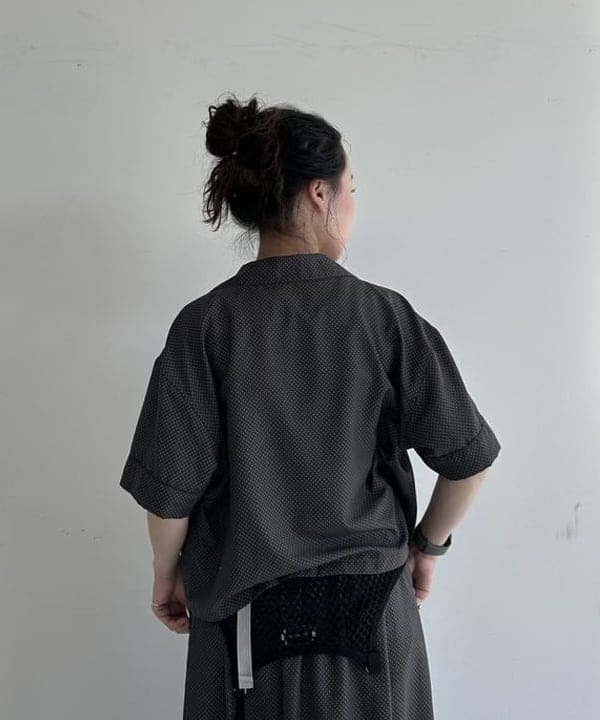 清水 彩乃さんの「BEAMS WOMEN｜ドット オープン カラー ショートスリーブ」を使ったコーディネート