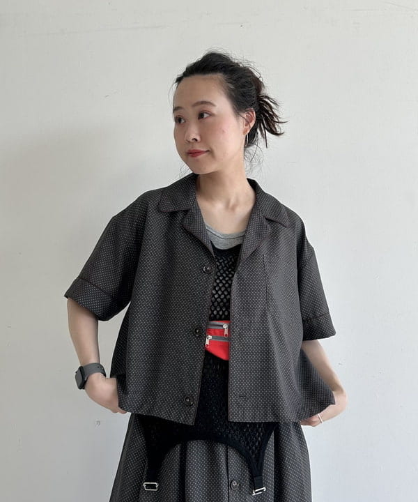 清水 彩乃さんの「BEAMS WOMEN｜ドット オープン カラー ショートスリーブ」を使ったコーディネート