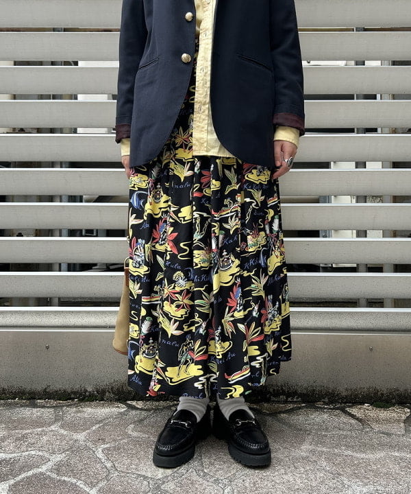 まつむさんの「BEAMS WOMEN｜【別注】SUN SURF / ギャザー ロング スカート」を使ったコーディネート