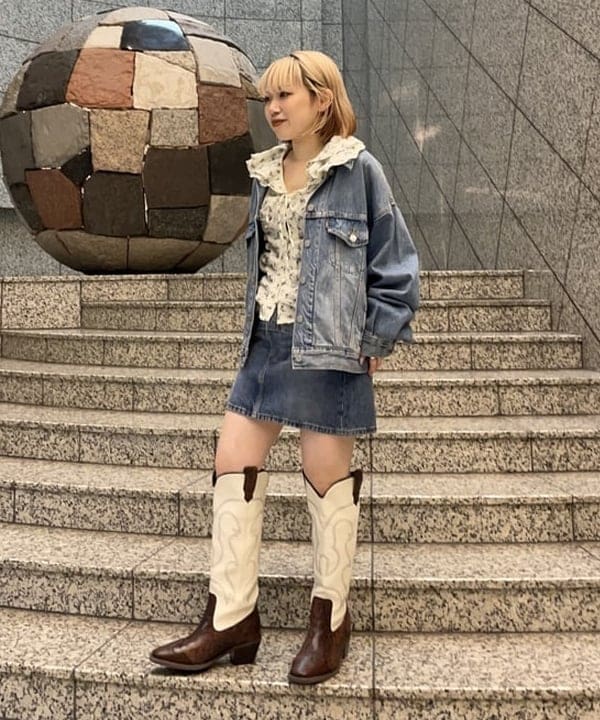 まゆちゃんさんの「BEAMS WOMEN｜LEVI'S(R) / Western Icon Skirt」を使ったコーディネート