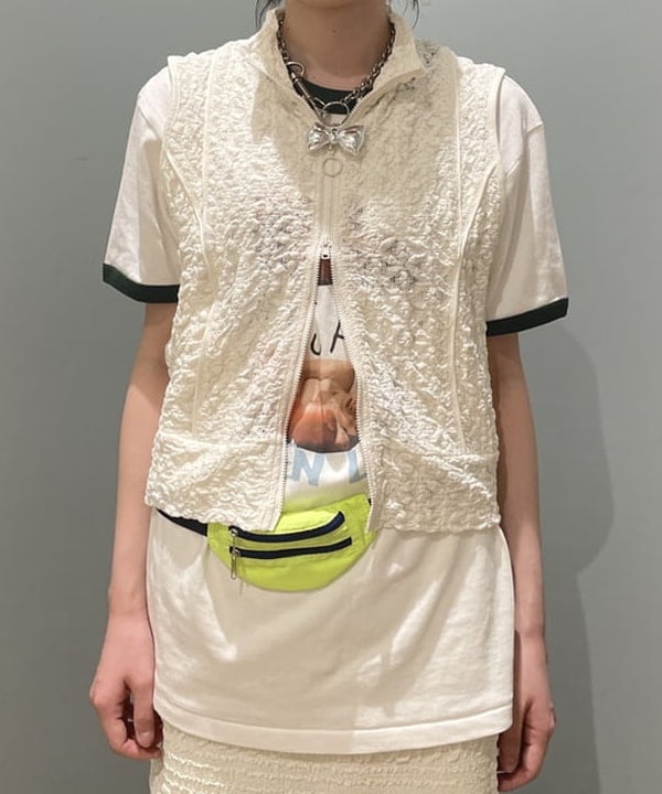 加歩さんの「BEAMS WOMEN｜レース ハイネック ジップ ベスト」を使ったコーディネート