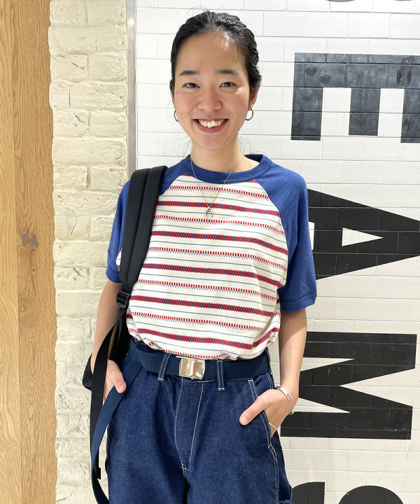 津藤 理佐子さんの「BEAMS WOMEN｜ボーイ ジャカード ラグラン ショートスリーブ」を使ったコーディネート
