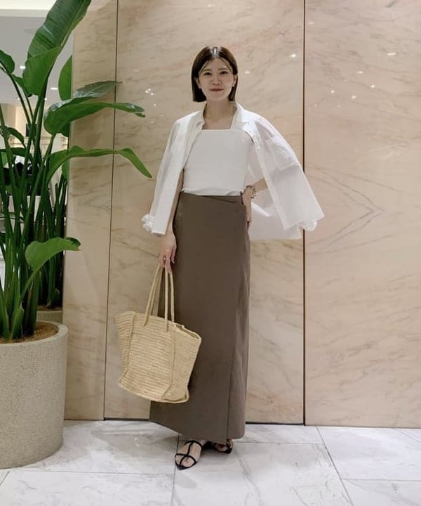 AONO SHIKAMAさんの「BEAMS WOMEN｜【別注】スタイリスト佐藤佳菜子 × SLOANE / ミラノ リブ タンクトップ」を使ったコーディネート