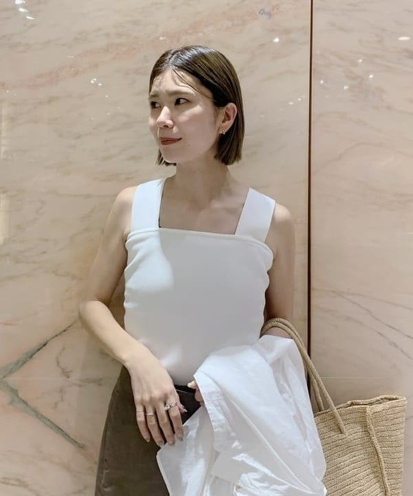 AONO SHIKAMAさんの「BEAMS WOMEN｜【別注】スタイリスト佐藤佳菜子 × SLOANE / ミラノ リブ タンクトップ」を使ったコーディネート