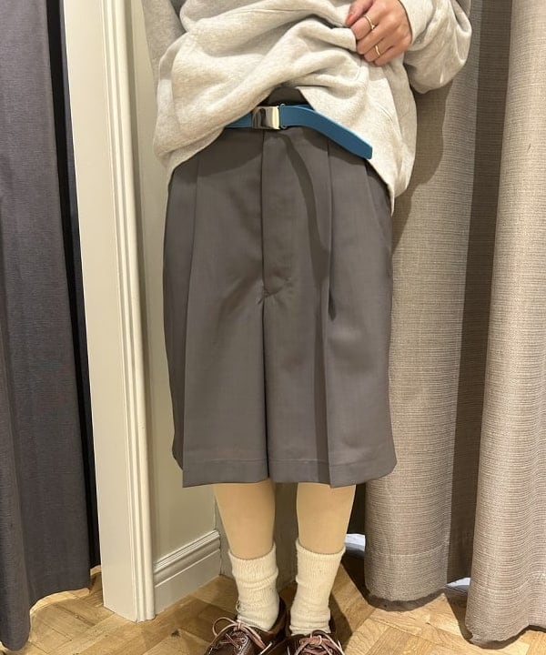 MATSUMOTO AMIさんの「BEAMS WOMEN｜HAVERSACK / タイプライター 2タック ショーツ」を使ったコーディネート