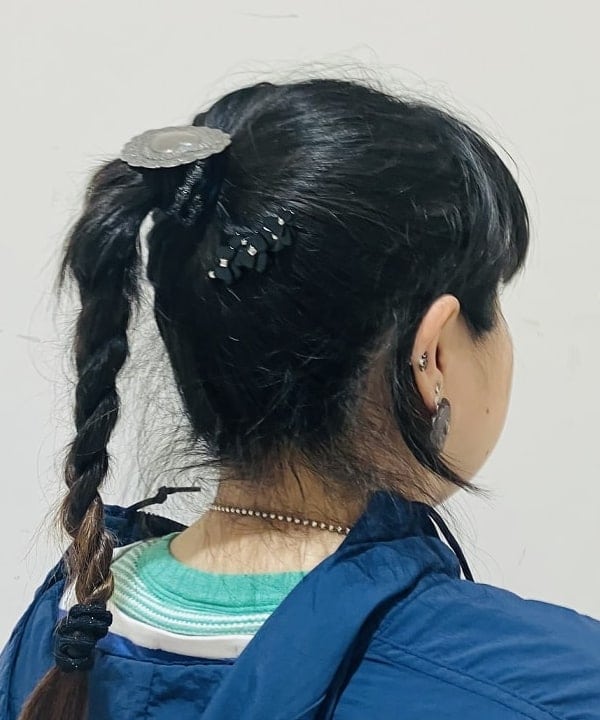 佐藤 歩さんの「BEAMS WOMEN｜ATOLASOLAS / wave hair pin」を使ったコーディネート