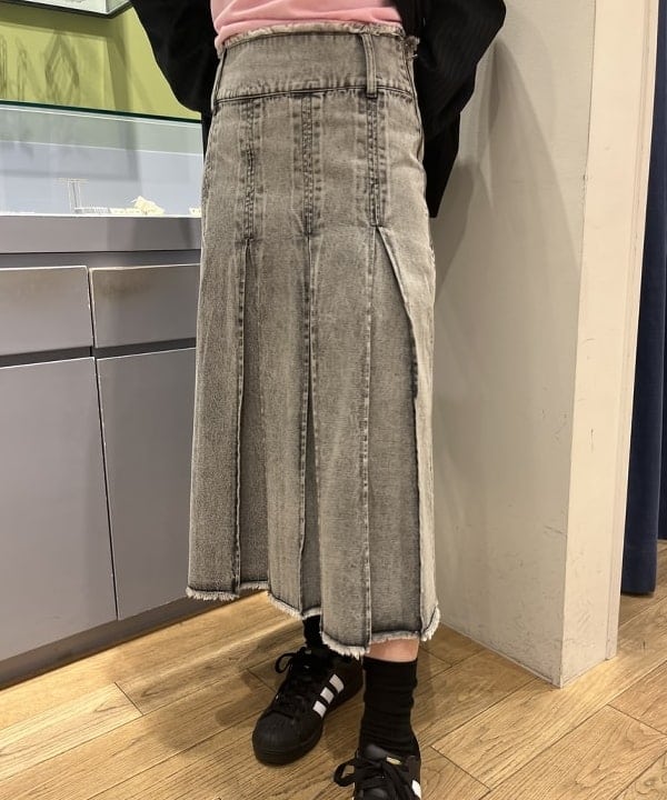 ゆいさんの「BEAMS WOMEN｜デニム タック ミディアム スカート」を使ったコーディネート