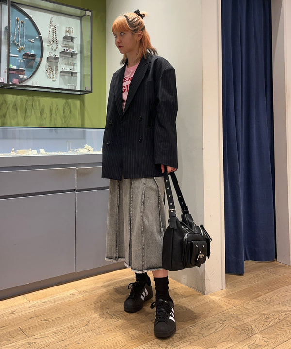 ゆいさんの「BEAMS WOMEN｜デニム タック ミディアム スカート」を使ったコーディネート