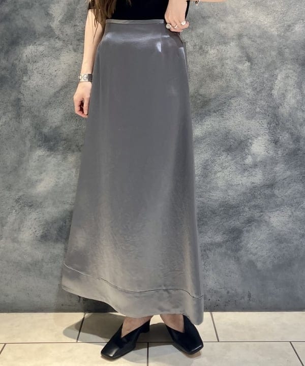 丸山 真菜美さんの「BEAMS WOMEN｜【別注】スタイリスト佐藤佳菜子 × SLOANE / スクエアネック リブTシャツ」を使ったコーディネート