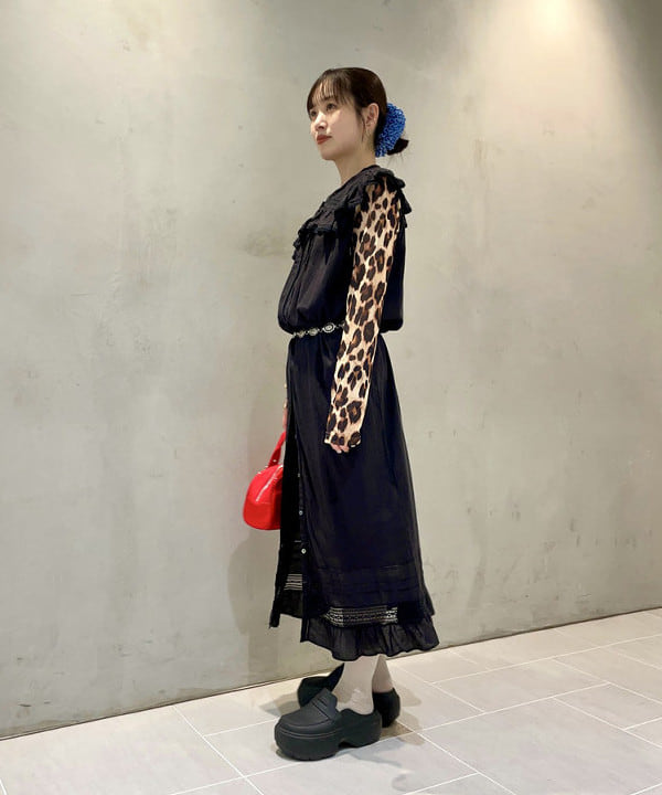 カタヤマ アヤさんの「BEAMS WOMEN｜ARROW NOVELTY / コンチョ ベルト 22FW」を使ったコーディネート