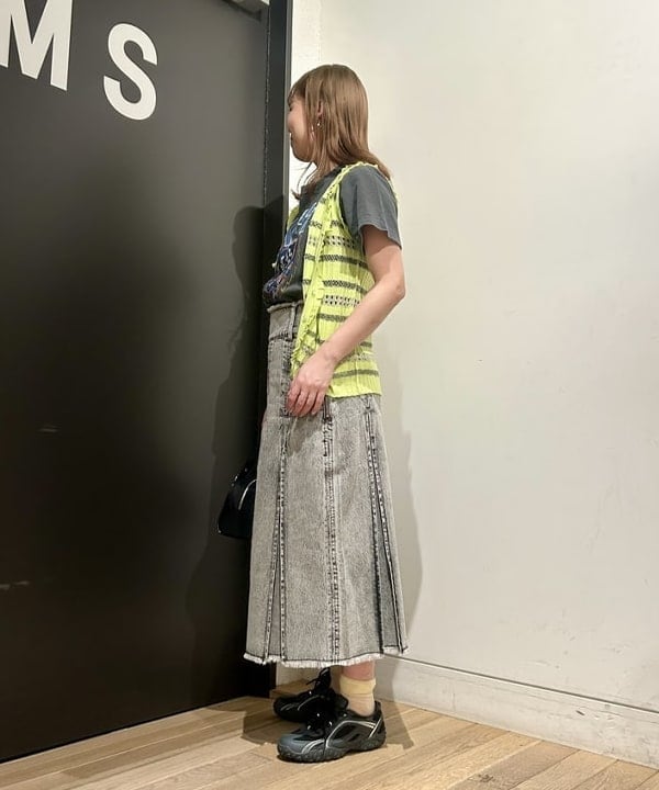 早川 萌子さんの「BEAMS WOMEN｜ボーダーフリル ベスト」を使ったコーディネート