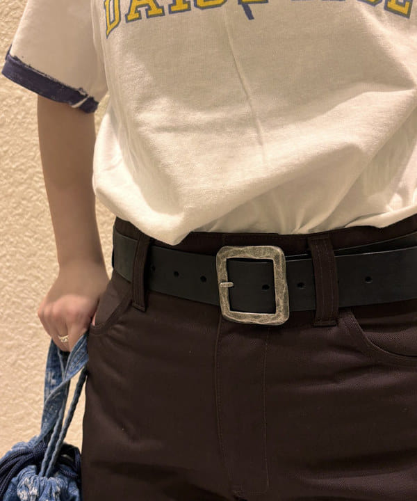 かわい みづきさんの「【別注】NAPRON / ダメージ デニム ペイシェント バッグ」を使ったコーディネート