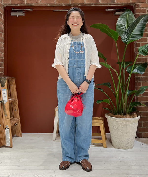 エノモト アミさんの「BEAMS WOMEN｜【別注】BIGMAC / デニム オーバーオール 25SS」を使ったコーディネート