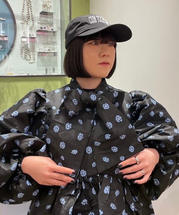 chikaさんの「BEAMS WOMEN｜blicenscell × Ray BEAMS / 別注 bling ミニ バッグ」を使ったコーディネート