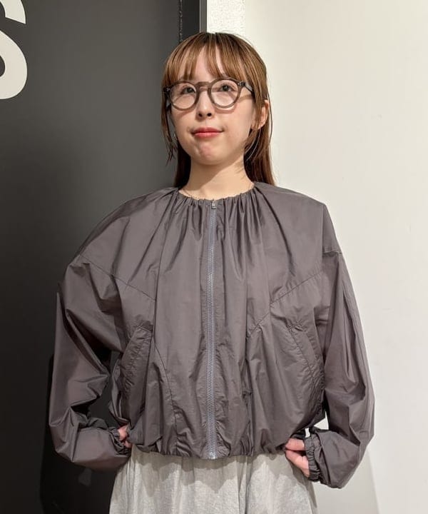 makita mikaさんの「BEAMS WOMEN｜【別注】スタイリスト佐藤佳菜子 × SLOANE / スクエアネック リブTシャツ」を使ったコーディネート