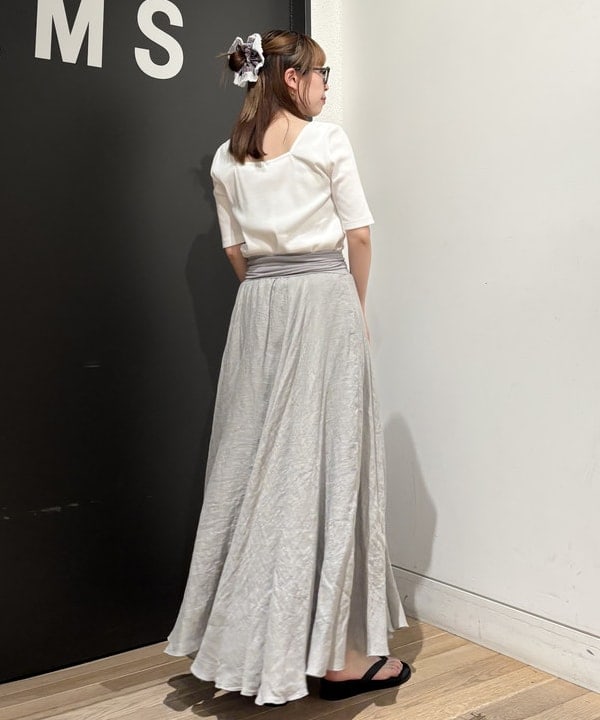 makita mikaさんの「BEAMS WOMEN｜【別注】スタイリスト佐藤佳菜子 × SLOANE / スクエアネック リブTシャツ」を使ったコーディネート