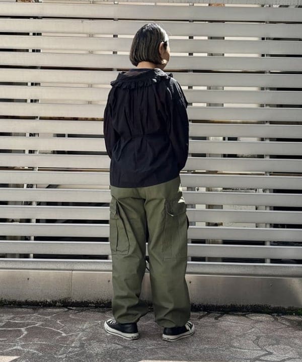 つぼさんの「BEAMS WOMEN｜【別注】BUZZ RICKSON'S / ポプリン アーミーパンツ」を使ったコーディネート