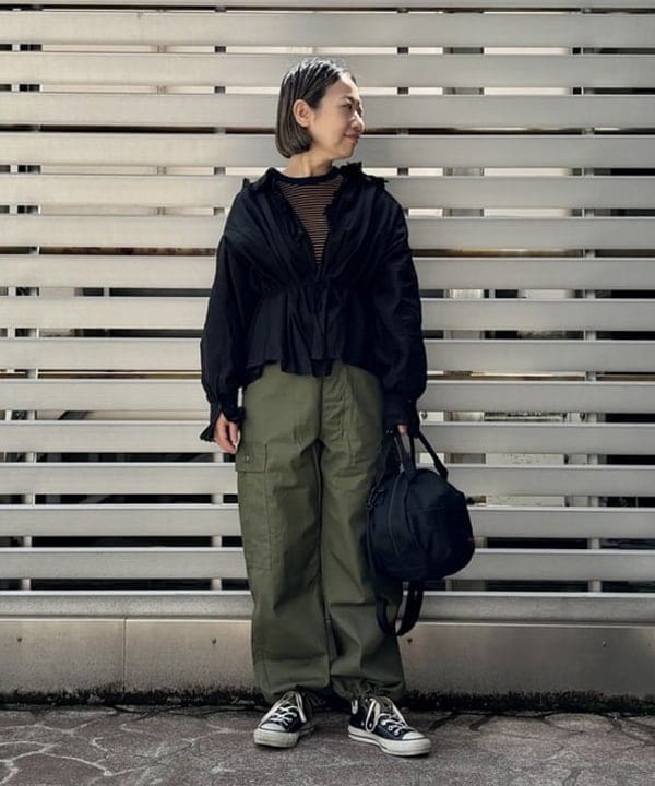 つぼさんの「BEAMS WOMEN｜【別注】BUZZ RICKSON'S / ポプリン アーミーパンツ」を使ったコーディネート
