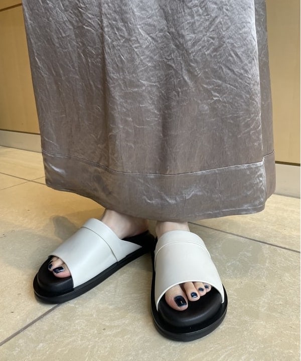 SAKAIさんの「BEAMS WOMEN｜AK+1 / 片畦 Vネック ニット」を使ったコーディネート